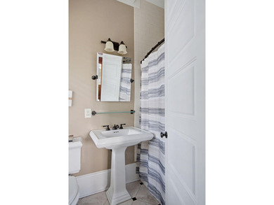 Welcome to this beautifully crafted 5-bedroom, 5.5-bath - photo 32