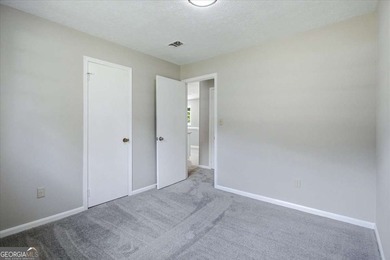 Beautifully renovated, 4 sided brick ranch on nearly 1/2 acre - photo 10