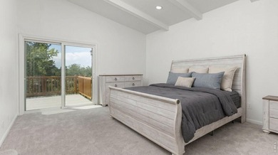 Stunning, completely renovated home located on a quiet - photo 15