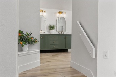 Stunning, completely renovated home located on a quiet - photo 18