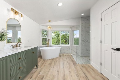 Stunning, completely renovated home located on a quiet - photo 19