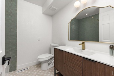 Stunning, completely renovated home located on a quiet - photo 24