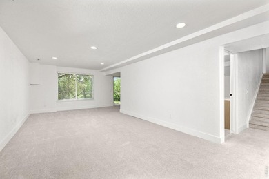 Stunning, completely renovated home located on a quiet - photo 27