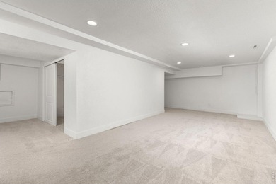 Stunning, completely renovated home located on a quiet - photo 29