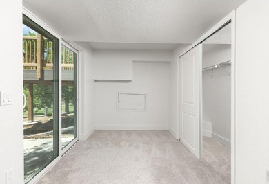Stunning, completely renovated home located on a quiet - photo 30
