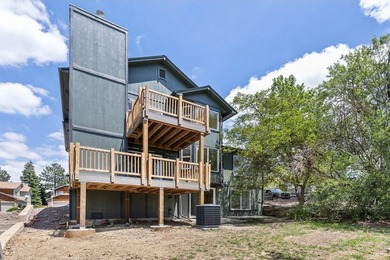 Stunning, completely renovated home located on a quiet - photo 33