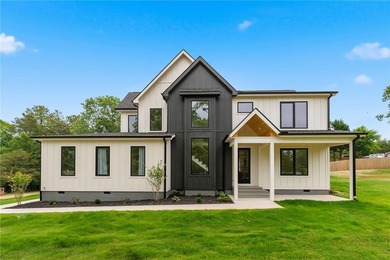 Beautifully crafted new construction home offering elegant - photo 1