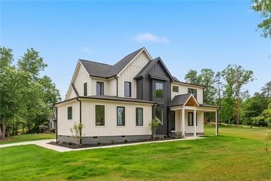 Beautifully crafted new construction home offering elegant - photo 3