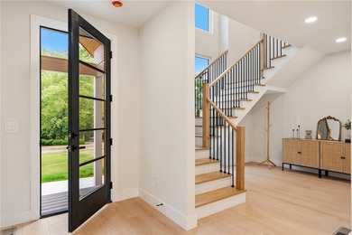 Beautifully crafted new construction home offering elegant - photo 6