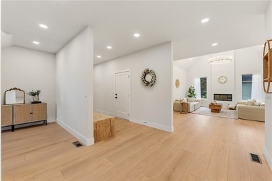 Beautifully crafted new construction home offering elegant - photo 7