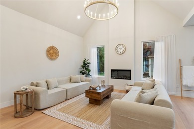 Beautifully crafted new construction home offering elegant - photo 9