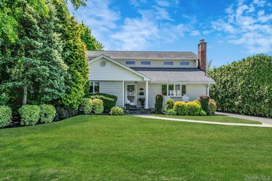 Located at the end of Manitton Court this impeccably maintained - photo 1