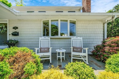 Located at the end of Manitton Court this impeccably maintained - photo 2