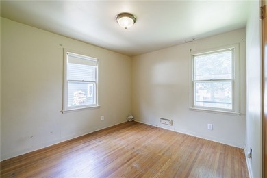 Welcome to this spacious Cape Cod, ideally located in a - photo 13