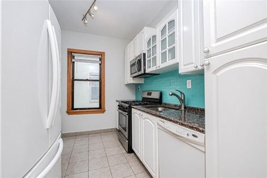 Prime Bay Ridge Brooklyn, 4th Floor, 1 Bedroom Co-op, Elevator - photo 4