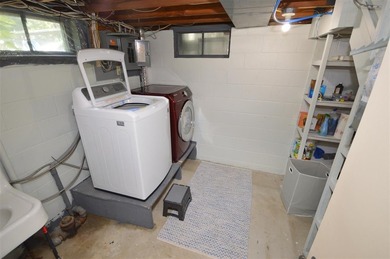 Presenting a spacious 3+ bedroom, 2 bathroom ranch home, ideally - photo 39