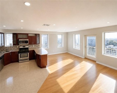 ~800 sq ft of private outdoor space + over 1,500 sq ft interior - photo 5