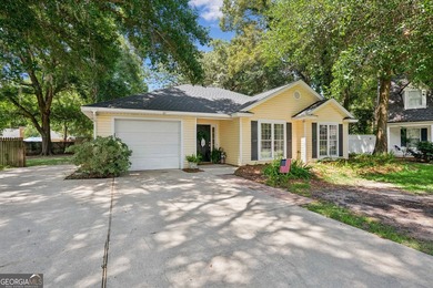 Welcome home to this charming 3-bedroom, 2-bath cottage-style - photo 2