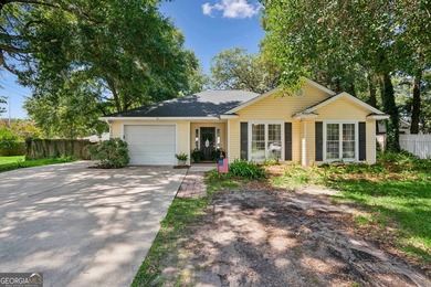 Welcome home to this charming 3-bedroom, 2-bath cottage-style - photo 3
