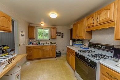 Welcome to 47 Chippendale Rd! This two bedroom home offers a - photo 5