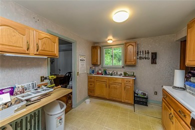 Welcome to 47 Chippendale Rd! This two bedroom home offers a - photo 6