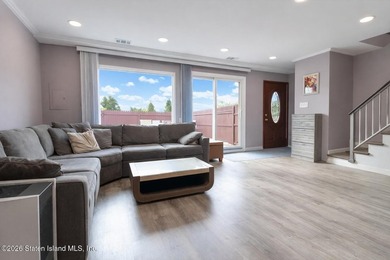 House is 1484 Sq feet features 3 bedrooms and loft in the primer - photo 3