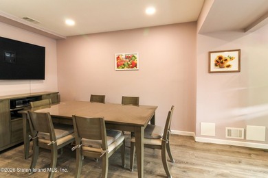House is 1484 Sq feet features 3 bedrooms and loft in the primer - photo 6