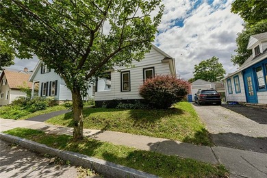 Welcome to 441 Benton Street! This Cape Cod style home located - photo 3