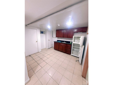 This exceptional townhouse features 4 bedrooms and 3 bathrooms - photo 2