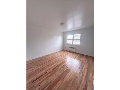 This exceptional townhouse features 4 bedrooms and 3 bathrooms - photo 4