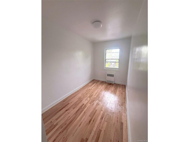 This exceptional townhouse features 4 bedrooms and 3 bathrooms - photo 6
