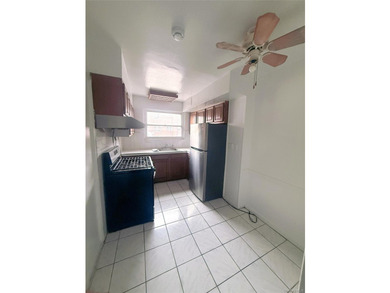 This exceptional townhouse features 4 bedrooms and 3 bathrooms - photo 9