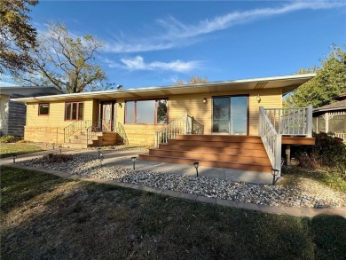 (private lake, pond, creek) Home For Sale in Alden Minnesota