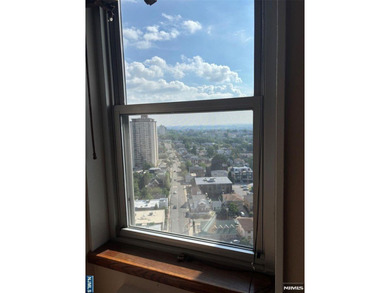 Penthouse floor with 9 foot ceilings, this, one bedroom/one bath - photo 13