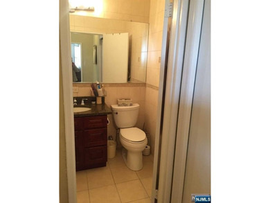 Penthouse floor with 9 foot ceilings, this, one bedroom/one bath - photo 16