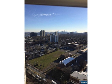Penthouse floor with 9 foot ceilings, this, one bedroom/one bath - photo 17