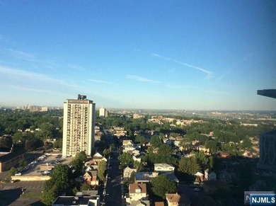 Penthouse floor with 9 foot ceilings, this, one bedroom/one bath - photo 19