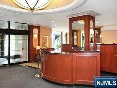 Penthouse floor with 9 foot ceilings, this, one bedroom/one bath - photo 20