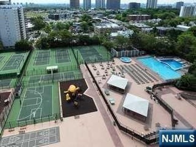 Penthouse floor with 9 foot ceilings, this, one bedroom/one bath - photo 22