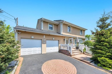 Expanded 4 bed, 4 bath Colonial featuring a full finished - photo 1