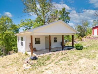 Charming Fully Remodeled Tiny Home Near the Water! This adorable - photo 4