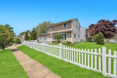 Expanded 4 bed, 4 bath Colonial featuring a full finished - photo 4