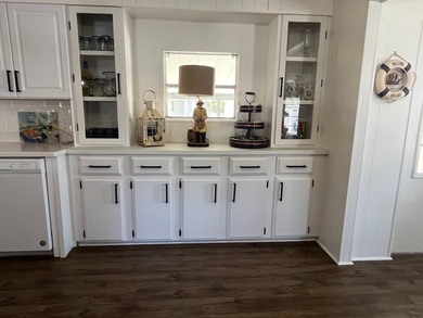 Talk about GORGEOUS!! Time to live large in the breathtaking - photo 14