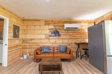 Charming Fully Remodeled Tiny Home Near the Water! This adorable - photo 8