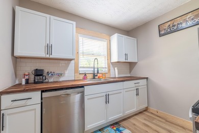 Charming Fully Remodeled Tiny Home Near the Water! This adorable - photo 10