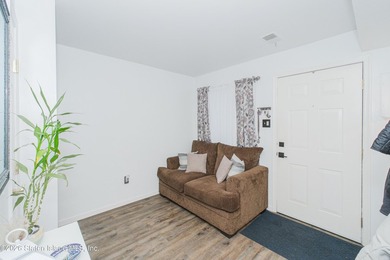 Beautifully maintained 4 bedroom, 4 bath townhome located in the - photo 3