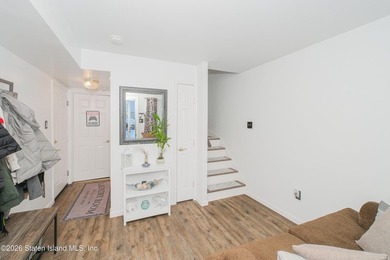 Beautifully maintained 4 bedroom, 4 bath townhome located in the - photo 4