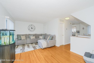 Beautifully maintained 4 bedroom, 4 bath townhome located in the - photo 6