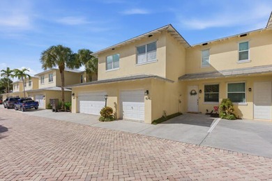 Welcome to Old Florida Bungalow Townhomes. A tastefully - photo 1
