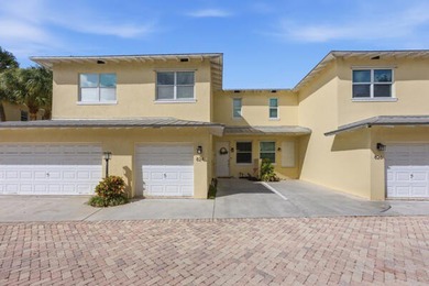 Welcome to Old Florida Bungalow Townhomes. A tastefully - photo 2